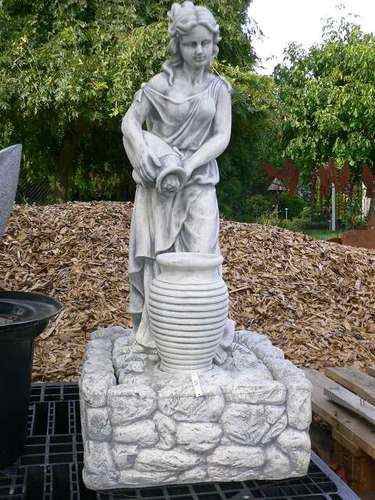 Brunnen Frau mit Krug 98cm hoch Wasserspiel