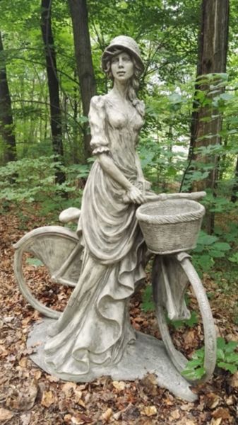Dame auf Fahrrad mit Korb zum Bepflanzen 165cm hoch Skulptur Steinfigur