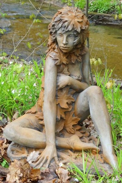 Baumhüterin Ahorn 65cm hoch Rosteffekt Elfe Skulptur Steinfigur
