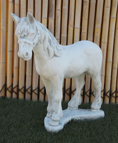 Pferd stehend auf Platte Steinguss 59 cm hoch