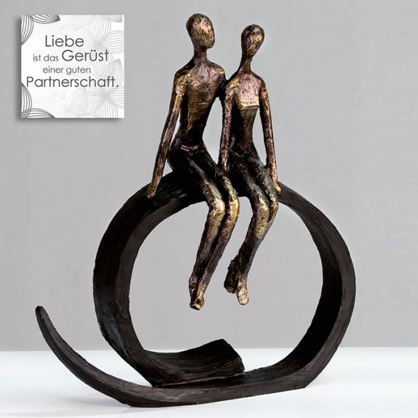 Skulptur Close Paar auf Ring sitzend Liebespaar 35 cm